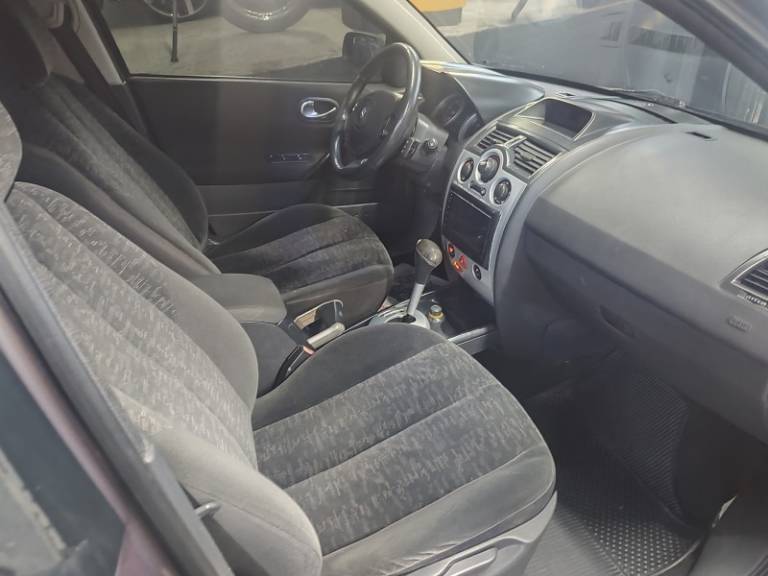 RENAULT - MÉGANE - 2008/2008 - Cinza - R$ 24.900,00