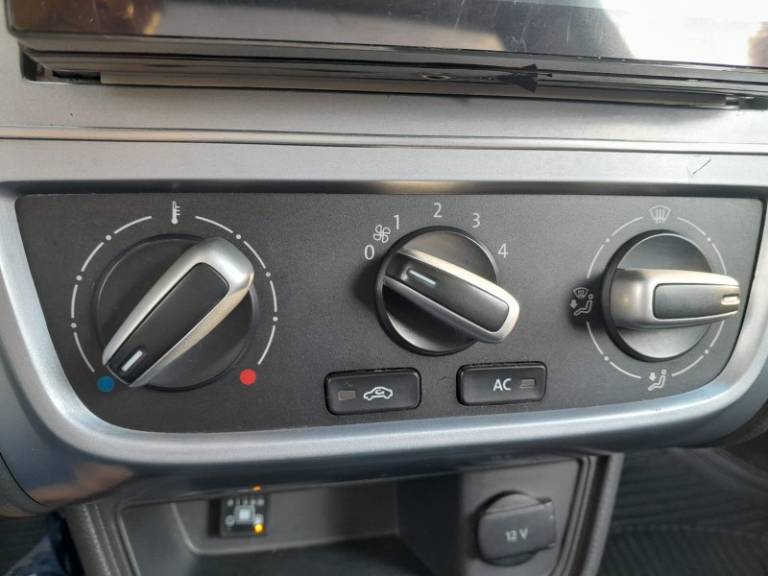 VOLKSWAGEN - SAVEIRO - 2015/2015 - Branca - R$ 44.900,00
