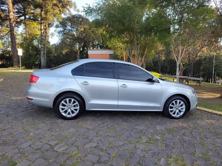 VOLKSWAGEN - JETTA - 2013/2013 - Prata - R$ 68.900,00