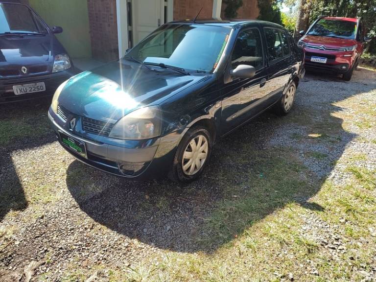 RENAULT - CLIO - 2005/2006 - Verde - R$ 18.500,00