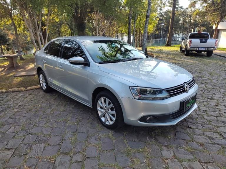 VOLKSWAGEN - JETTA - 2013/2013 - Prata - R$ 68.900,00