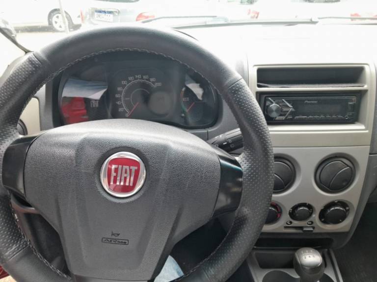 FIAT - PALIO - 2014/2015 - Vermelha - R$ 24.900,00