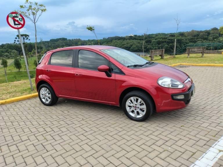 FIAT - PUNTO - 2013/2013 - Vermelha - R$ 37.900,00