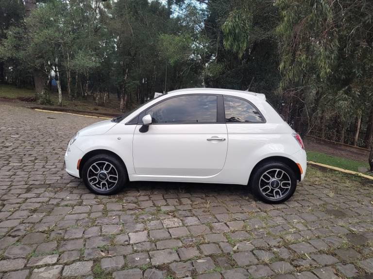 FIAT - 500 - 2011/2012 - Branca - R$ 41.900,00