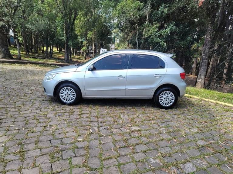 VOLKSWAGEN - GOL - 2010/2011 - Prata - R$ 30.900,00