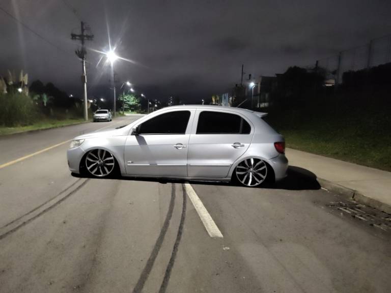 VOLKSWAGEN - GOL - 2010/2010 - Prata - R$ 33.900,00
