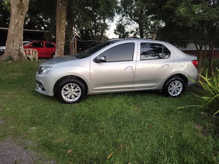 RENAULT - LOGAN - 2021/2022 - Prata - R$ 59.900,00