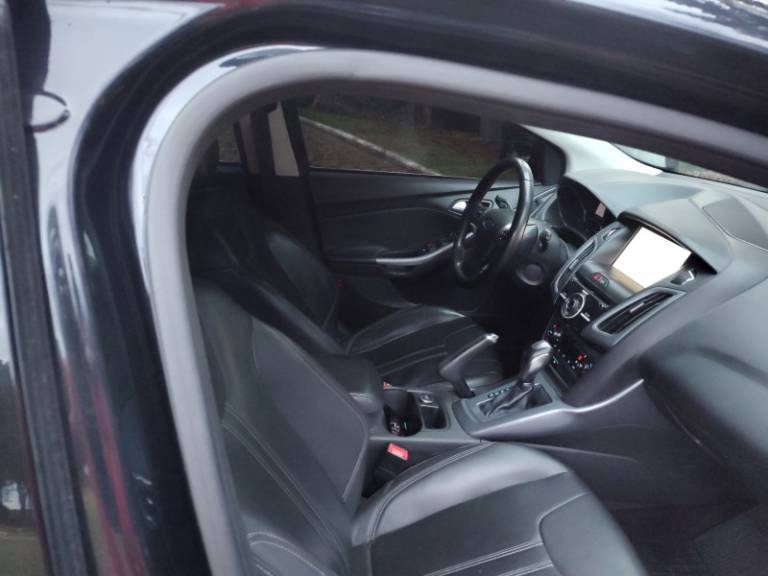 FORD - FOCUS - 2014/2014 - Preta - R$ 56.900,00