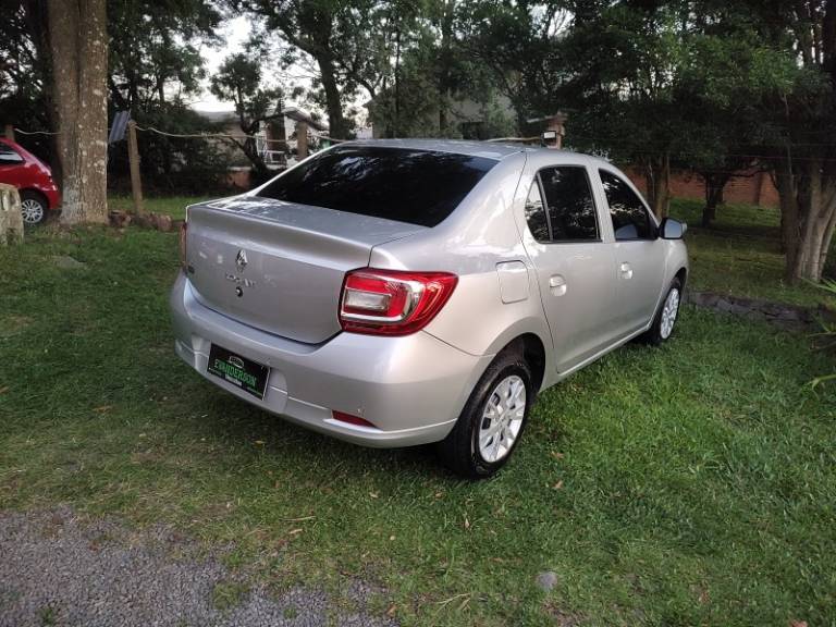 RENAULT - LOGAN - 2021/2022 - Prata - R$ 59.900,00