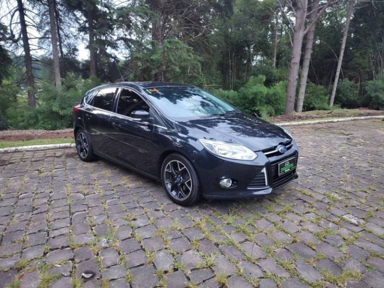 FORD - FOCUS - 2014/2014 - Preta - R$ 51.900,00