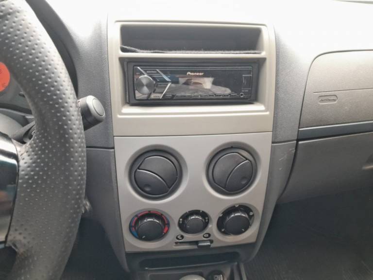 FIAT - PALIO - 2014/2015 - Vermelha - R$ 24.900,00