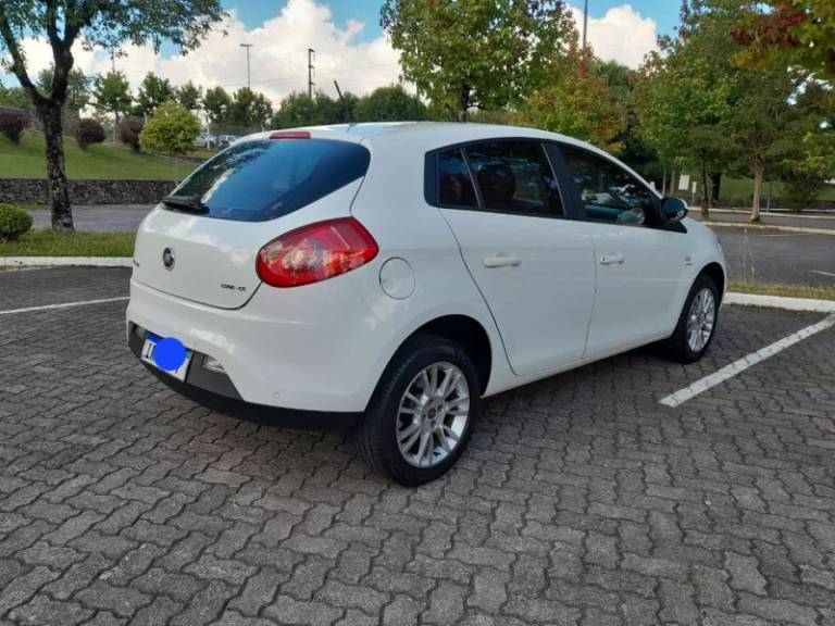 FIAT - BRAVO - 2011/2011 - Branca - R$ 32.900,00