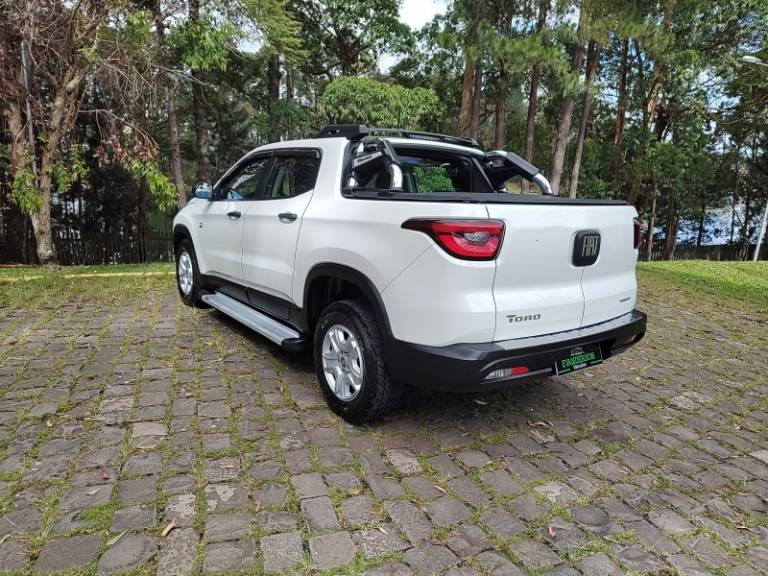FIAT - TORO - 2017/2018 - Branca - R$ 91.900,00