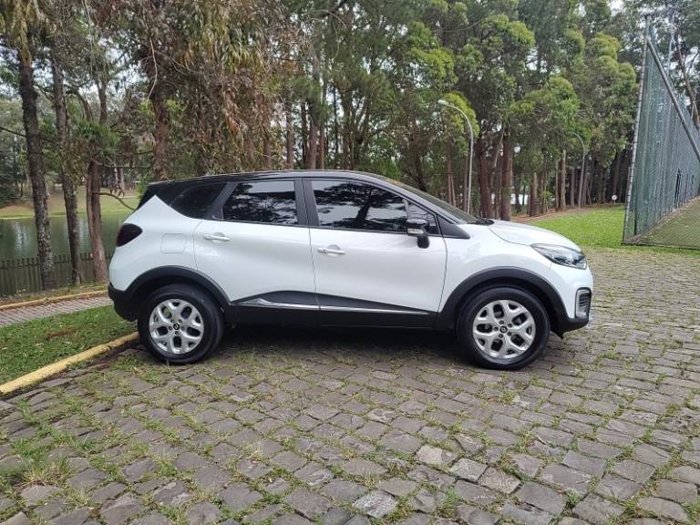 RENAULT - CAPTUR - 2017/2018 - Branca - R$ 69.900,00