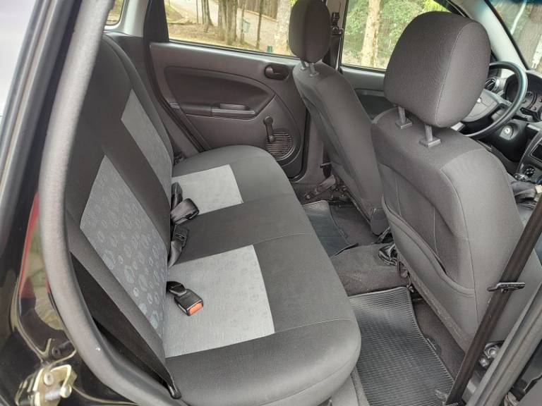 FORD - FIESTA - 2010/2011 - Preta - R$ 29.900,00