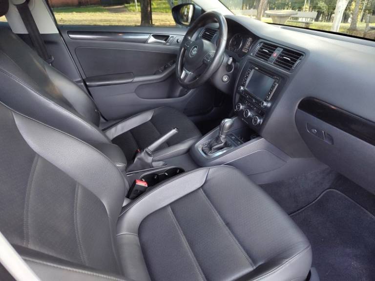 VOLKSWAGEN - JETTA - 2013/2013 - Prata - R$ 68.900,00