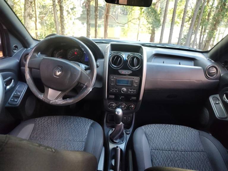 RENAULT - DUSTER - 2016/2017 - Branca - R$ 62.900,00