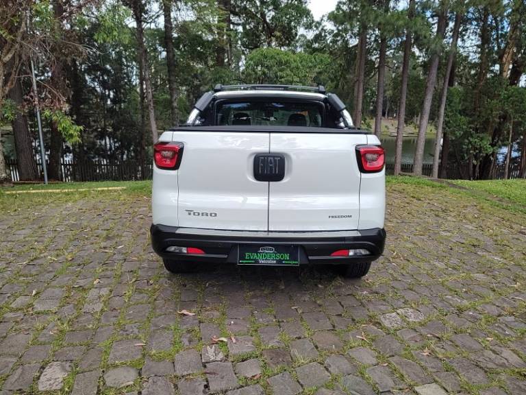 FIAT - TORO - 2017/2018 - Branca - R$ 91.900,00
