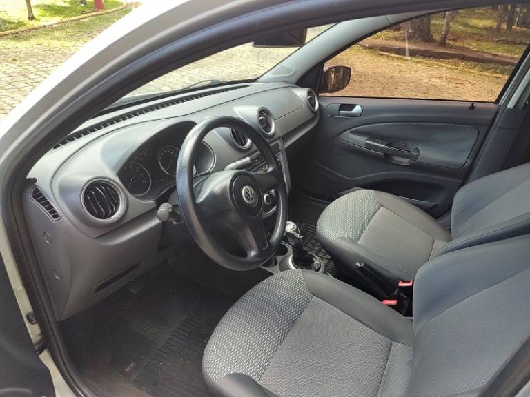 VOLKSWAGEN - GOL - 2010/2011 - Prata - R$ 30.900,00