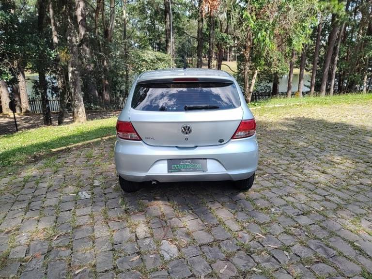 VOLKSWAGEN - GOL - 2010/2011 - Prata - R$ 30.900,00