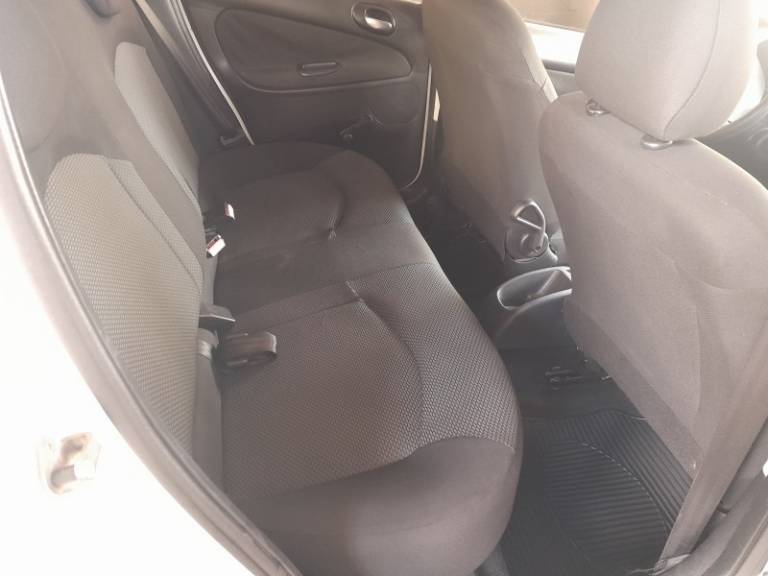 PEUGEOT - 207 - 2012/2013 - Branca - R$ 24.800,00
