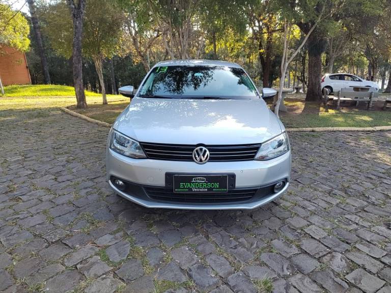 VOLKSWAGEN - JETTA - 2013/2013 - Prata - R$ 68.900,00