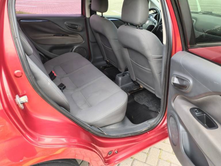FIAT - PUNTO - 2013/2013 - Vermelha - R$ 37.900,00
