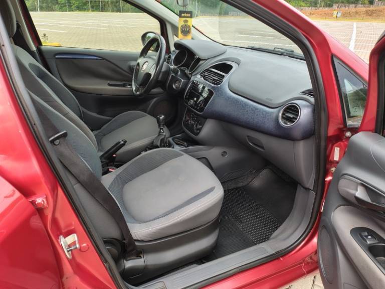 FIAT - PUNTO - 2013/2013 - Vermelha - R$ 37.900,00