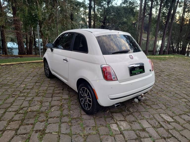 FIAT - 500 - 2011/2012 - Branca - R$ 41.900,00