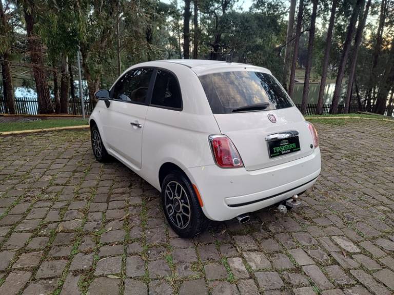 FIAT - 500 - 2011/2012 - Branca - R$ 41.900,00