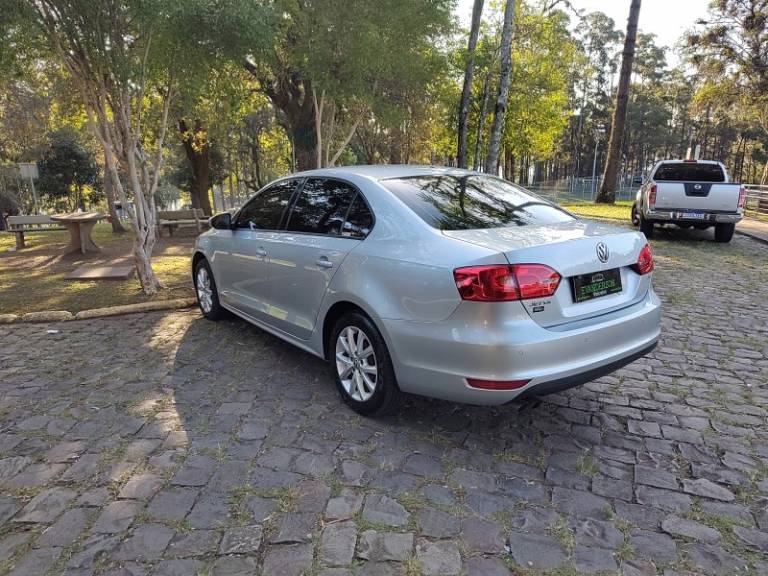 VOLKSWAGEN - JETTA - 2013/2013 - Prata - R$ 68.900,00