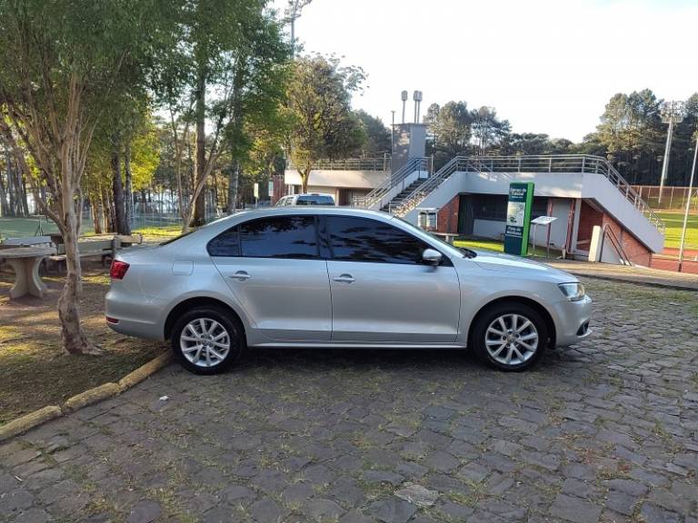 VOLKSWAGEN - JETTA - 2013/2013 - Prata - R$ 68.900,00