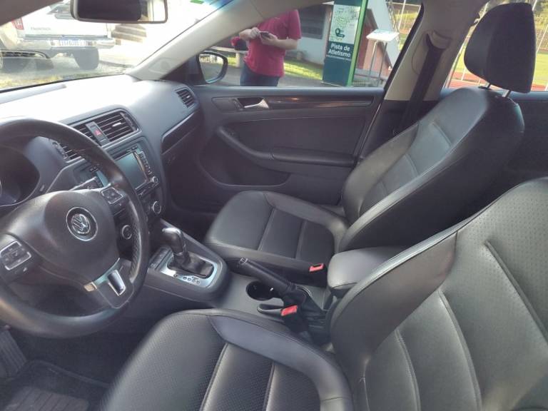VOLKSWAGEN - JETTA - 2013/2013 - Prata - R$ 68.900,00
