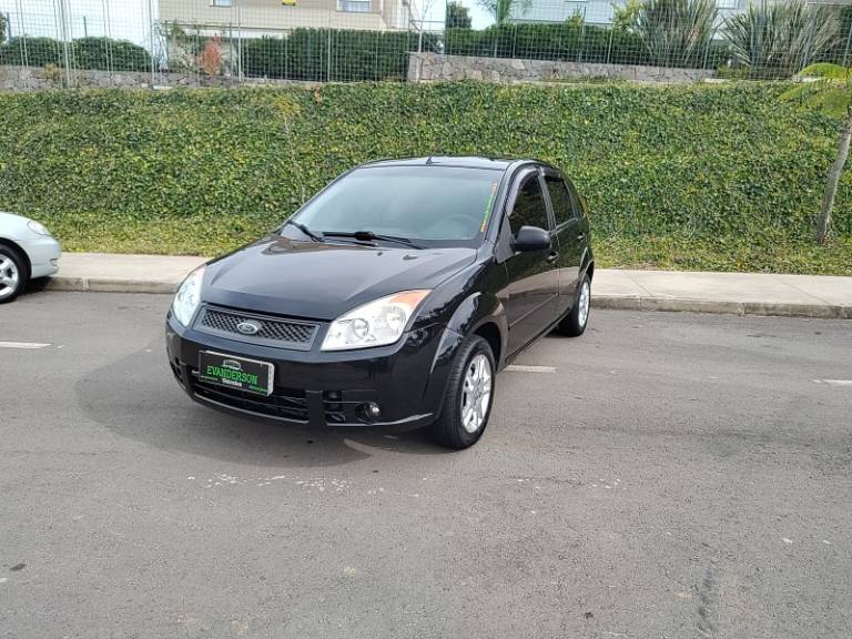 FORD - FIESTA - 2007/2008 - Preta - R$ 19.900,00