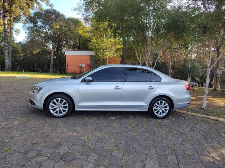 VOLKSWAGEN - JETTA - 2013/2013 - Prata - R$ 68.900,00