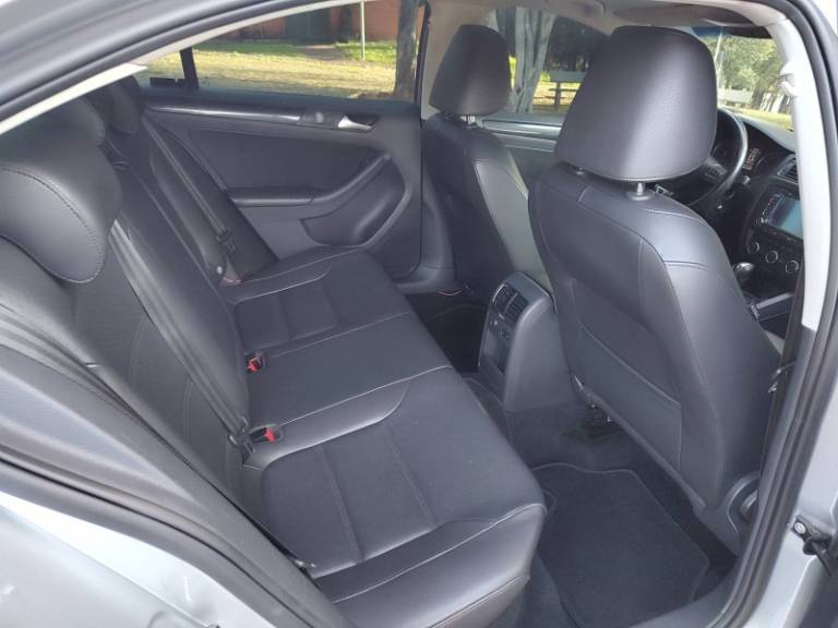 VOLKSWAGEN - JETTA - 2013/2013 - Prata - R$ 68.900,00