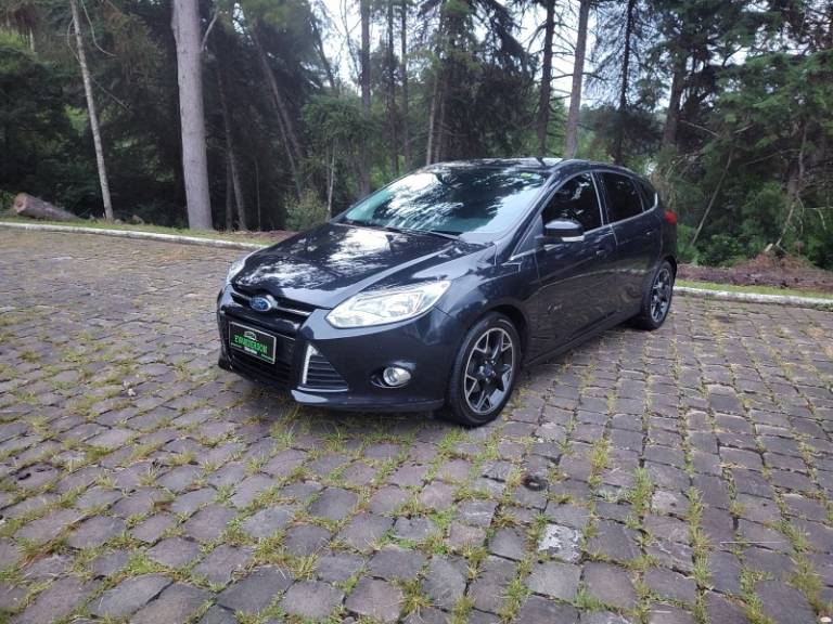 FORD - FOCUS - 2014/2014 - Preta - R$ 56.900,00