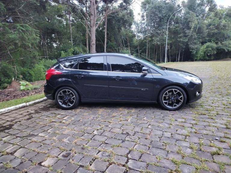 FORD - FOCUS - 2014/2014 - Preta - R$ 56.900,00