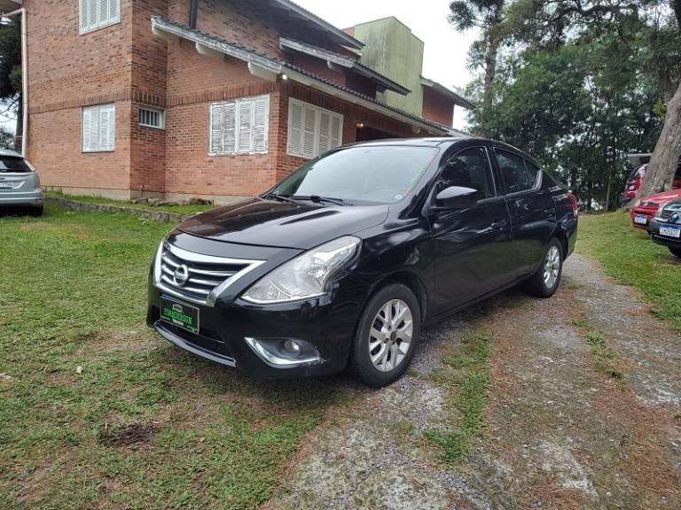 NISSAN - VERSA - 2016/2016 - Preta - R$ 49.900,00