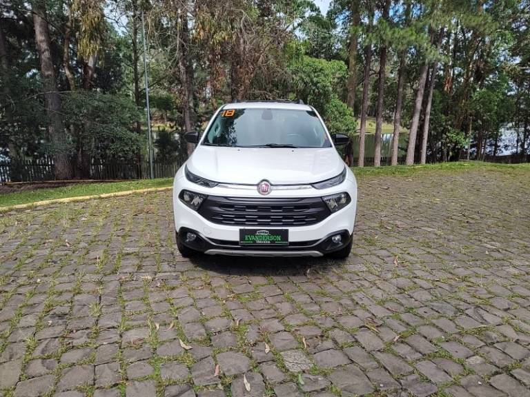 FIAT - TORO - 2017/2018 - Branca - R$ 91.900,00