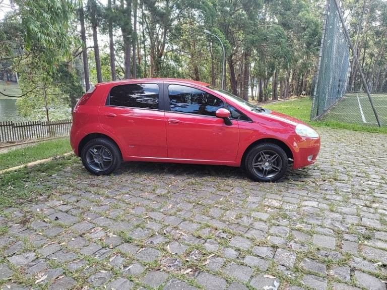 FIAT - PUNTO - 2010/2010 - Vermelha - R$ 31.900,00
