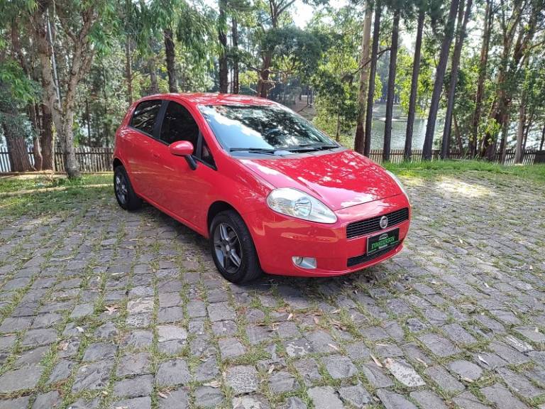 FIAT - PUNTO - 2010/2010 - Vermelha - R$ 31.900,00