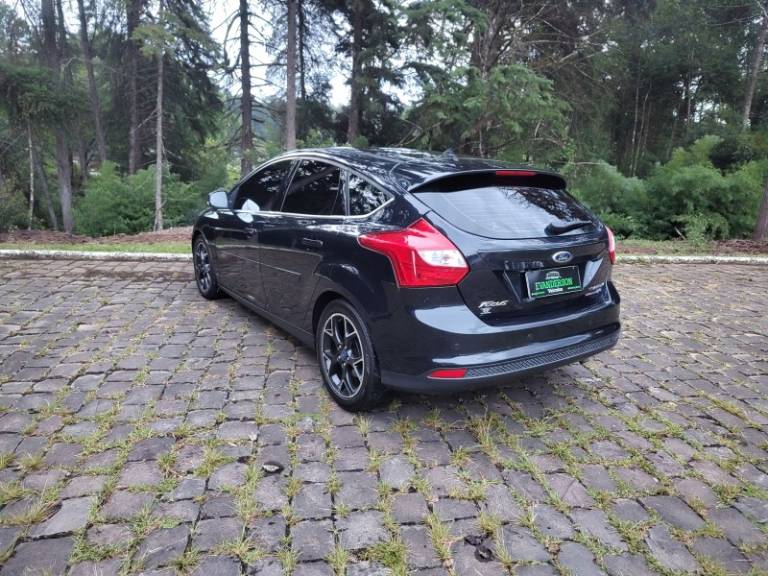 FORD - FOCUS - 2014/2014 - Preta - R$ 56.900,00