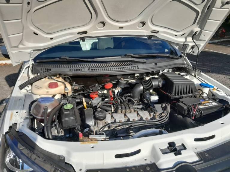 VOLKSWAGEN - SAVEIRO - 2015/2015 - Branca - R$ 44.900,00