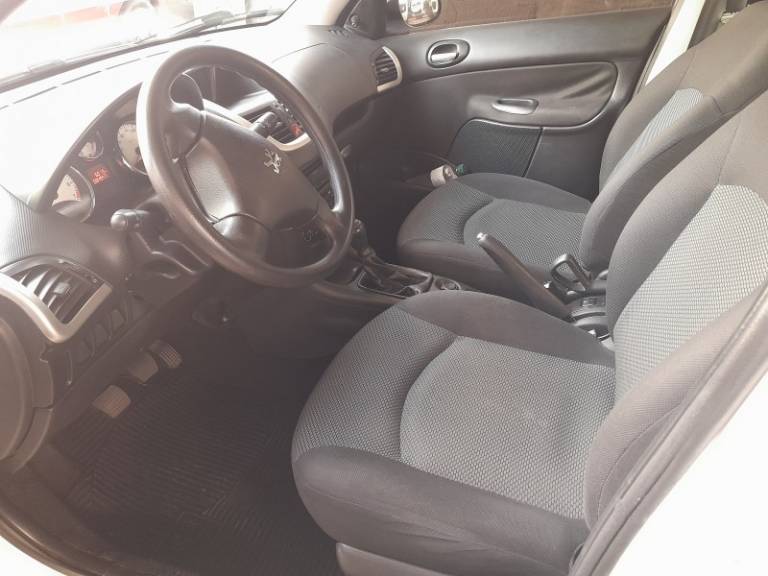 PEUGEOT - 207 - 2012/2013 - Branca - R$ 24.800,00