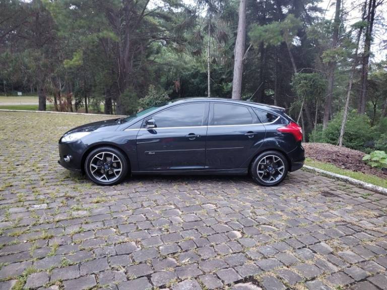 FORD - FOCUS - 2014/2014 - Preta - R$ 56.900,00