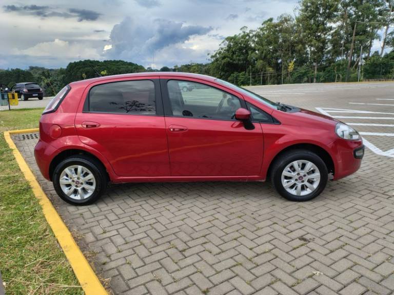 FIAT - PUNTO - 2013/2013 - Vermelha - R$ 37.900,00